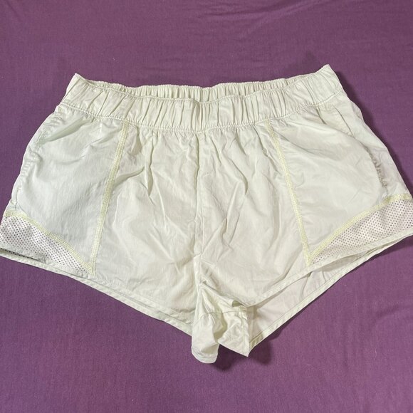 Offline by Aerie 2" running shorts in pale Yellow - Size Medium - Picture 2 of 9